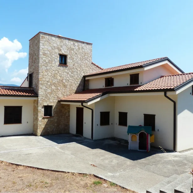 The Grand Oak Retreat